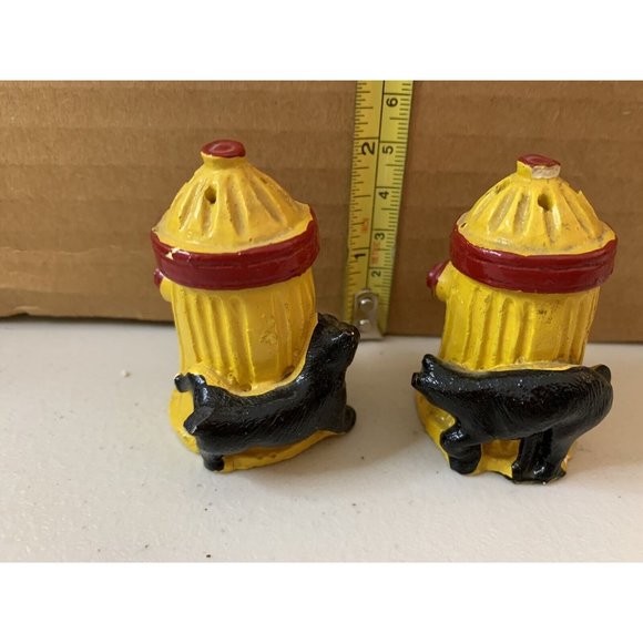 Vintage Chalkware Dog at Fire Hydrant Salt & Pepper Shakers Souvenir - Picture 7 of 7
